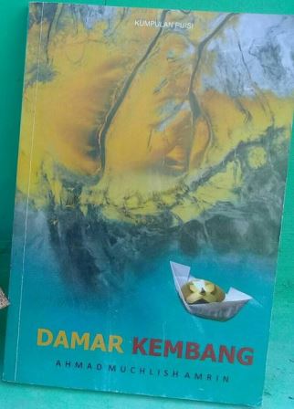 Damar kembang :  kumpulan puisi / Ahmad Muchlish Amrin