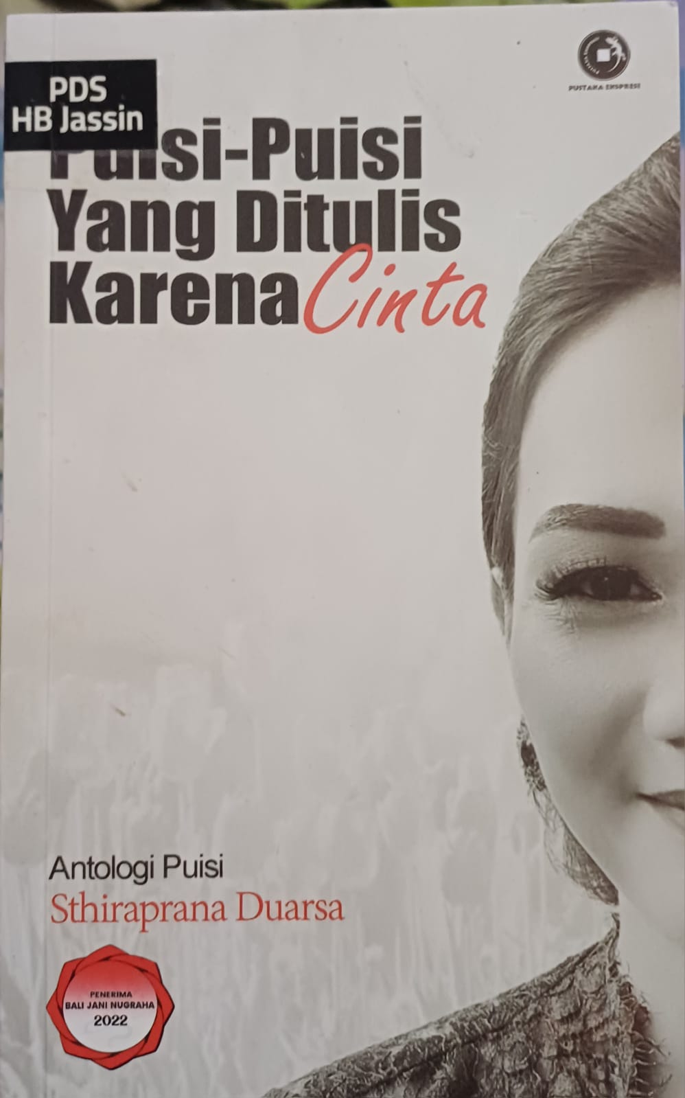 Puisi-puisi yang ditulis karena cinta :  Antologi puisi / Sthiraprana Duarsa