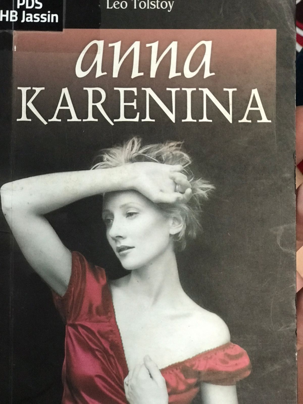 Anna Karenina / Tolstoy Leo ; penerjemah, Rosemary Edmonds