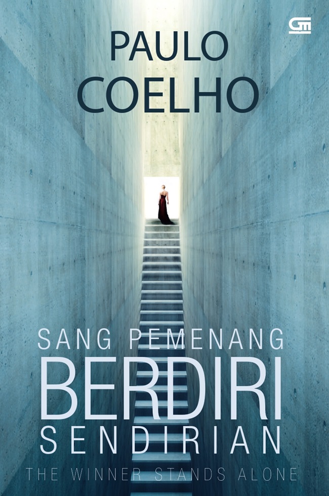 Sang pemenang berdiri sendirian
