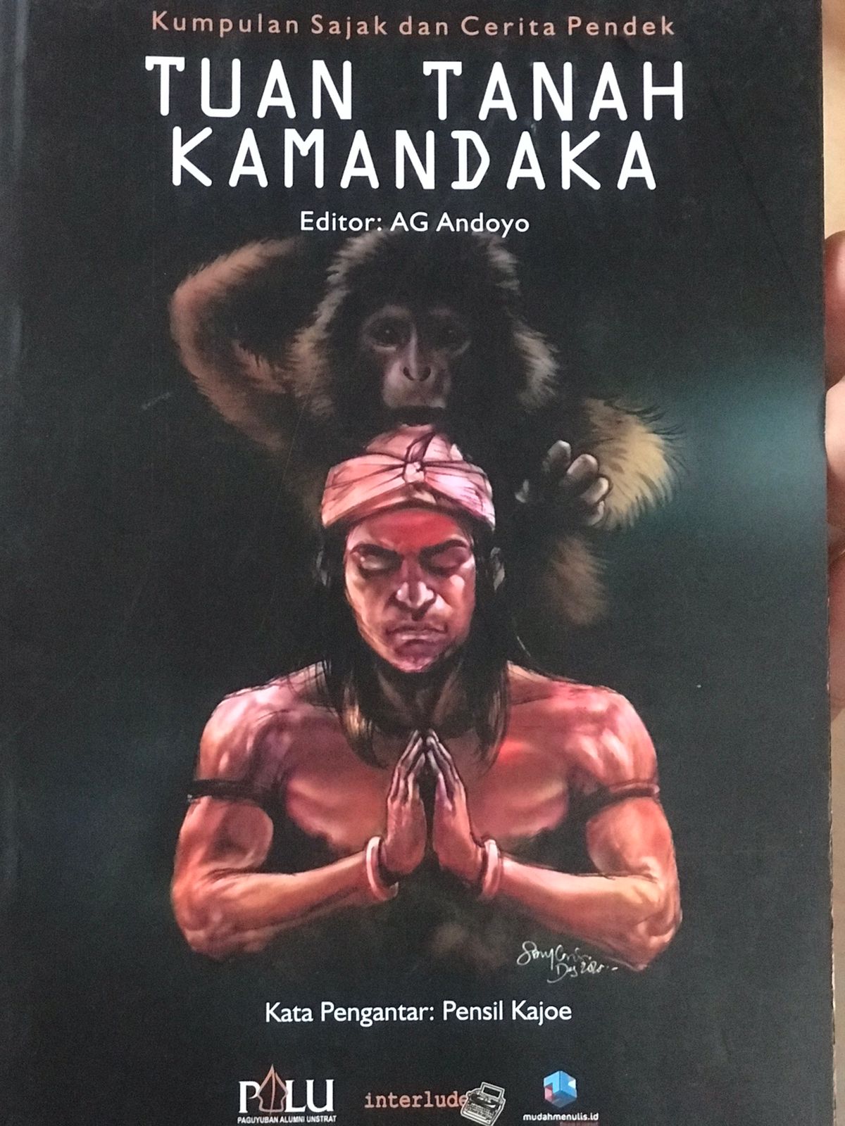 Tuan tanah kamandaka : Kumpulan sajak dan cerita pendek