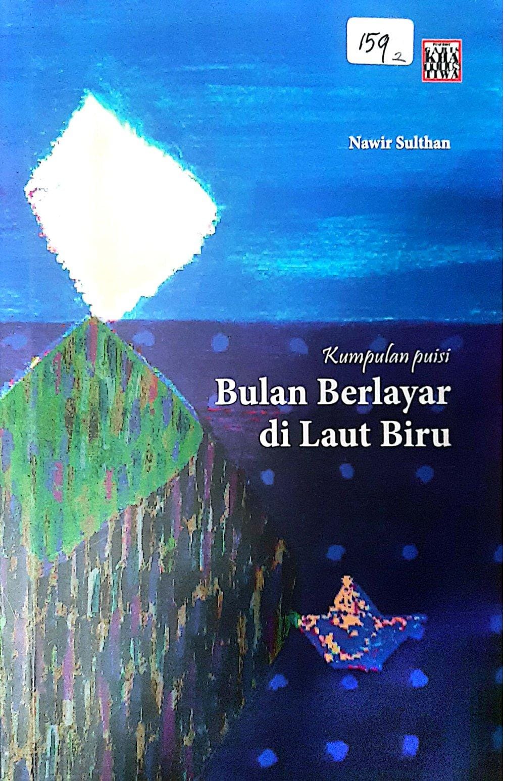 Bulan Berlayar Di Laut Biru