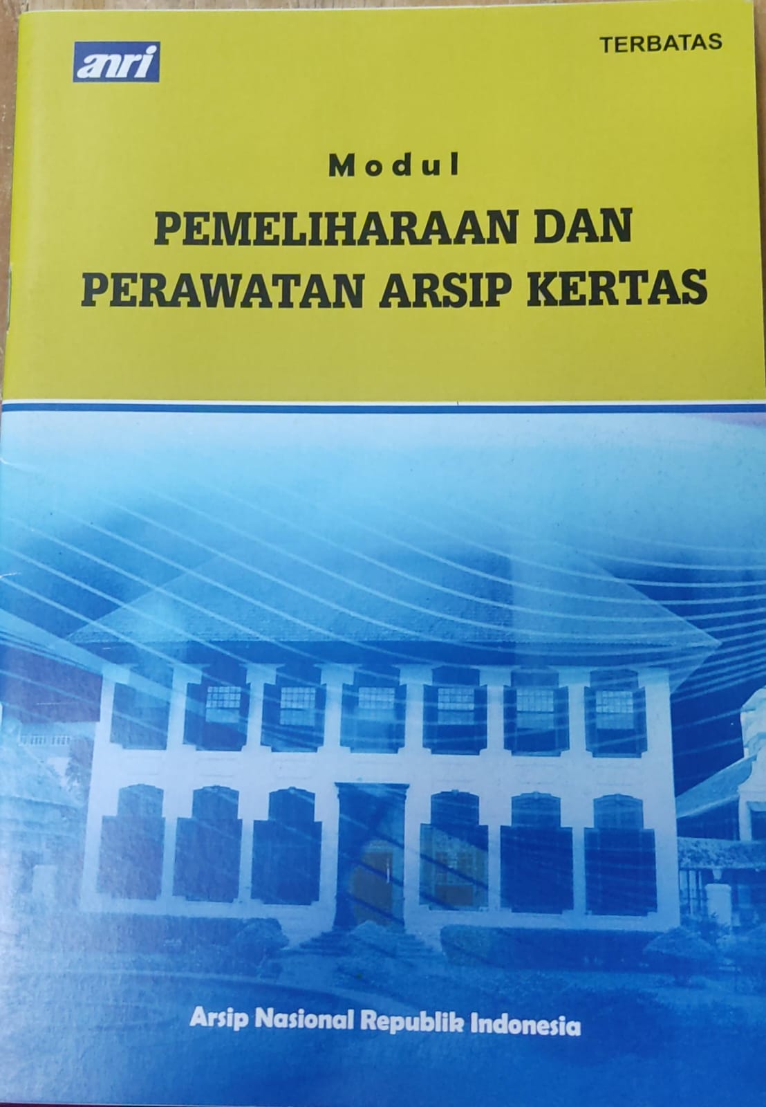 Pemeliharaan dan perawatan arsip kertas