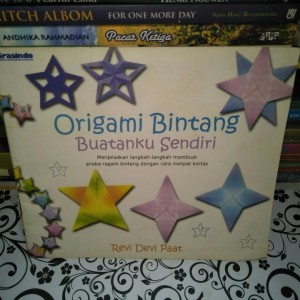 Origami Bintang Buatanku Sendiri :  menjelaskan langkah-langkah membuat aneka ragam bintang dengan cara melipat kertas / Revi Devi Paat; editor Ninuk Sri Harsini