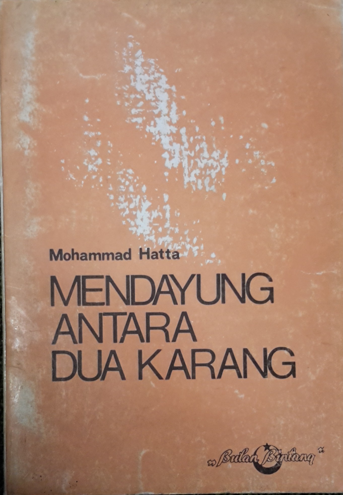 Mendayung antara dua karang