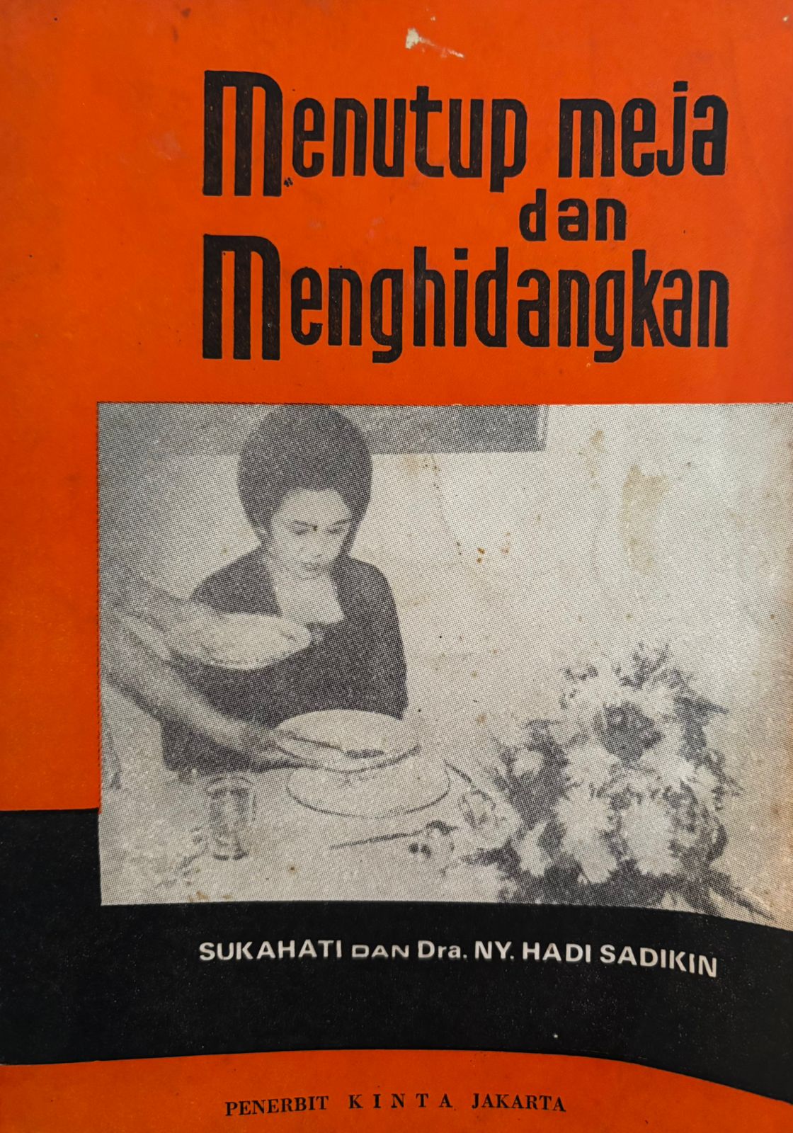 Menutup Meja Dan Menghidangkan