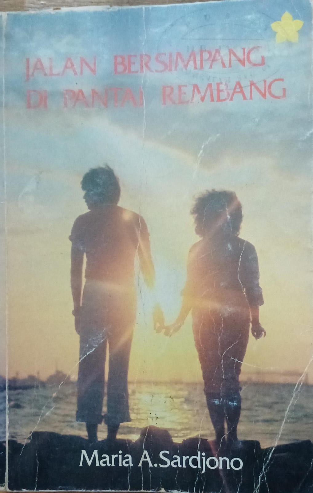 Jalan bersimpang di pantai rembang