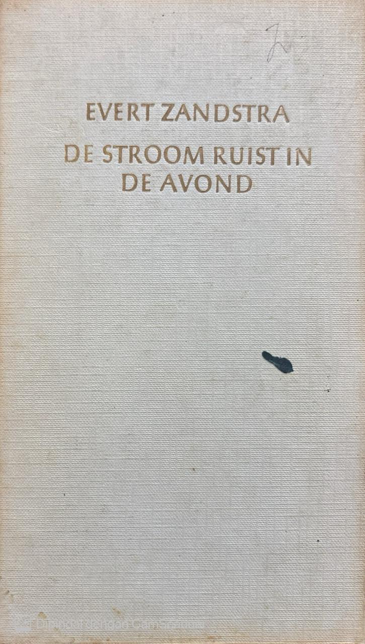 De stroom ruist in de avond