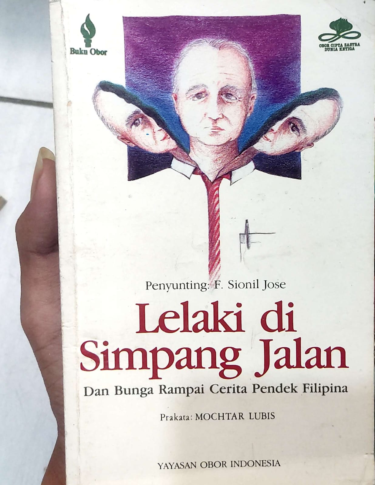 Lelaki di Simpang Jalan dan Bunga Rampai Cerita Pendek Filipina