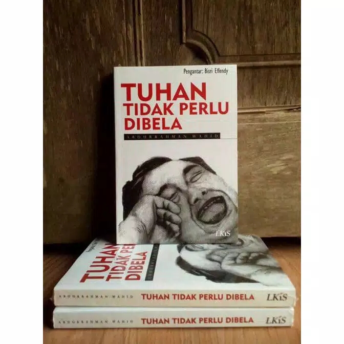 Tuhan tidak perlu di bela