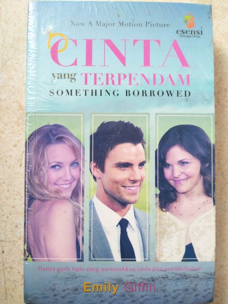 Cinta yang terpendam :  something borrowed / Emily Giffin ; editor Johanes Trihartanto, dan Ratri Medya ; penerjemah Nurfika Wijayanti