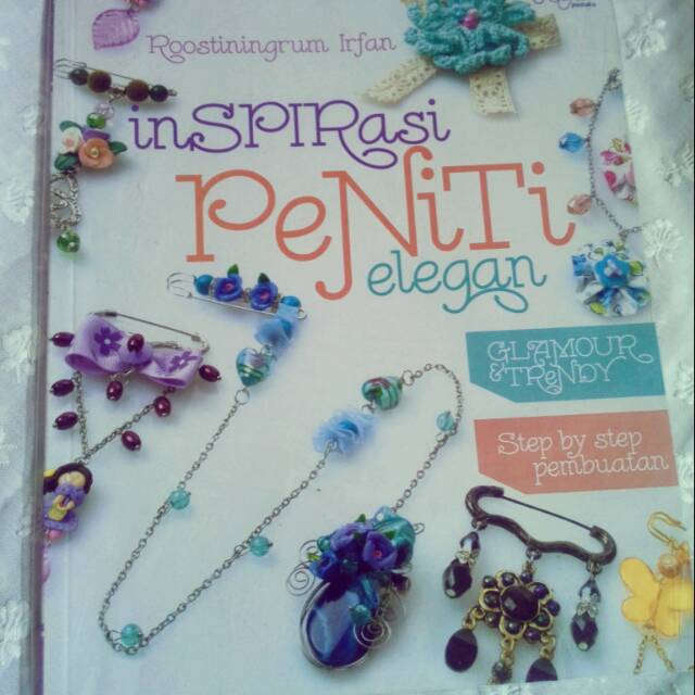 Inspirasi Peniti Elegan / Roostiningrum Irfan