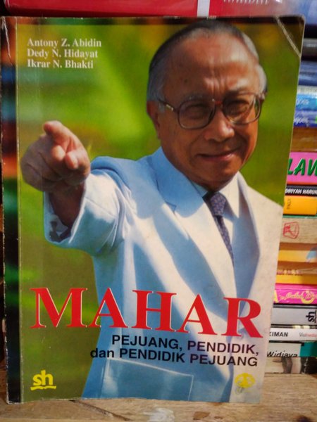 Mahar :  pejuang, pendidik, dan pendidik pejuang / editor : Antony Z. Abidin ; Dedy N. Hidayat, Ikrar N. Bhakti