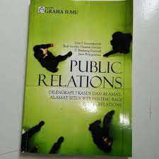 Public relations: : dilengkapi 7 kasus dan alamat-alamat situs web penting bagi public relations