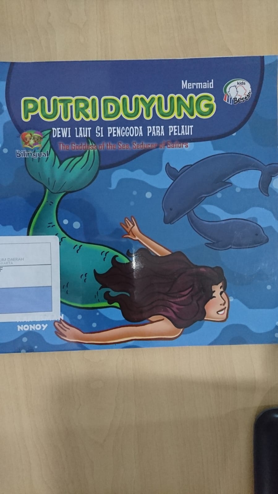 Putri duyung dewi laut si penggoda para pelaut = : Mermaid the goddess of the sea, seucer of sailors