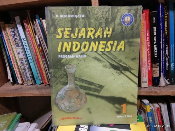 Sejarah Indonesia program wajib :  kelas X SMA / Habib Mustopo, Hermawan, Dwi Waluyo; Editor: Edy Sutrisno