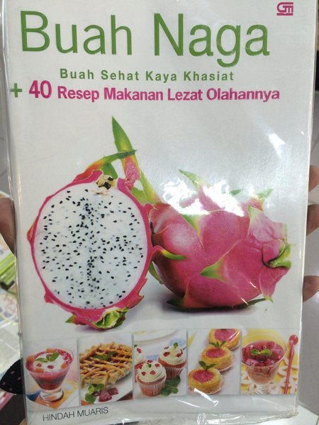 Buah naga :  buah sehat kaya khasiat + 40 resep makanan lezat olahannya / Hindah Muaris; editor, Intarina Hardiman