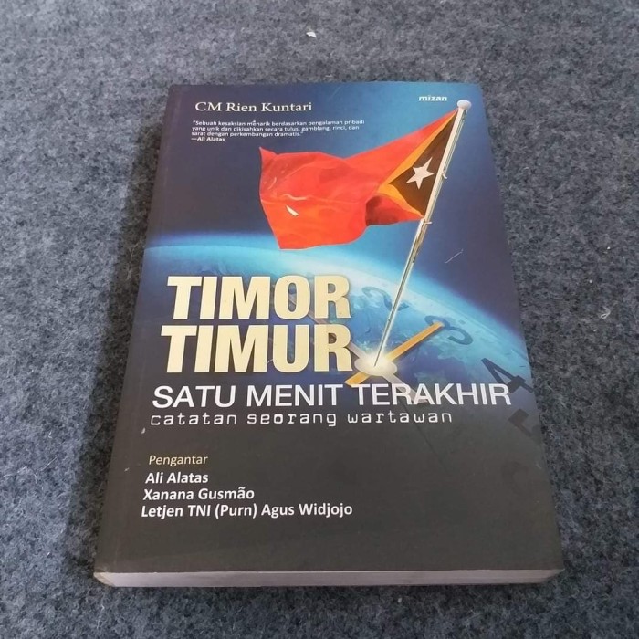 Timor timur satu menit terakhir :  catatan seorang wartawan / CM Rien Kuntari ; editor August Parengkuan, Kay Rala Xanana Gusmao, Ahmad Baiquni