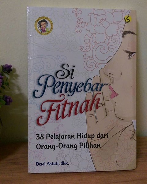 Si penyebar fitnah : 38 pelajaran hidup dari orang-orang pilihan