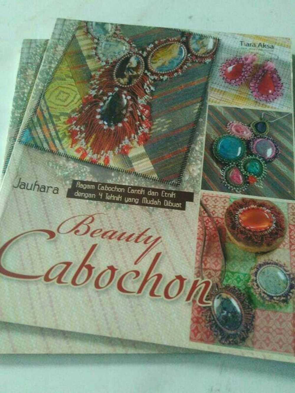 Beauty cabochon / Jauhara; editor : Rinawati