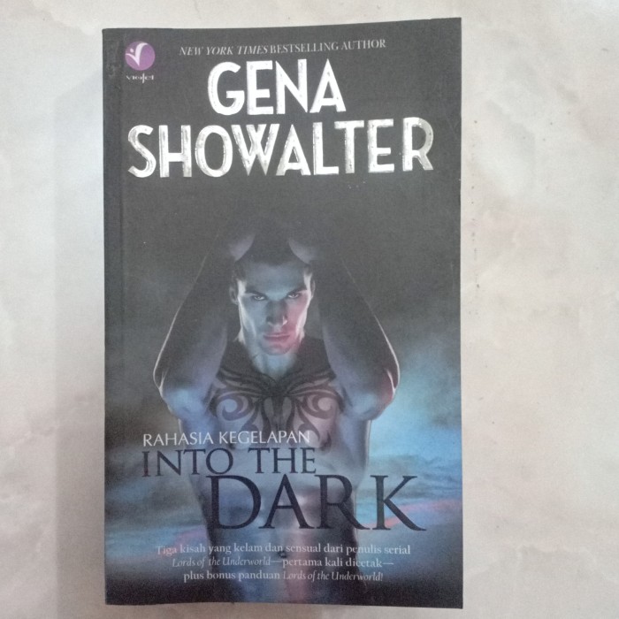 Rahasia kegelapan :  Into the dark / Herlequin Books S.A ; Penerjemah ; Angelic Zai Zai ; Penyunting ; Hayu Handayani