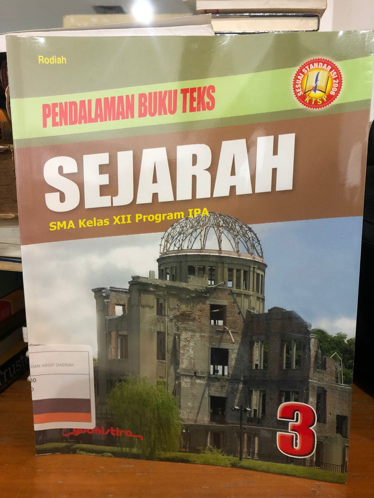 Pendalaman Buku Teks Sejarah 3 : SMA Kelas XII Program IPA