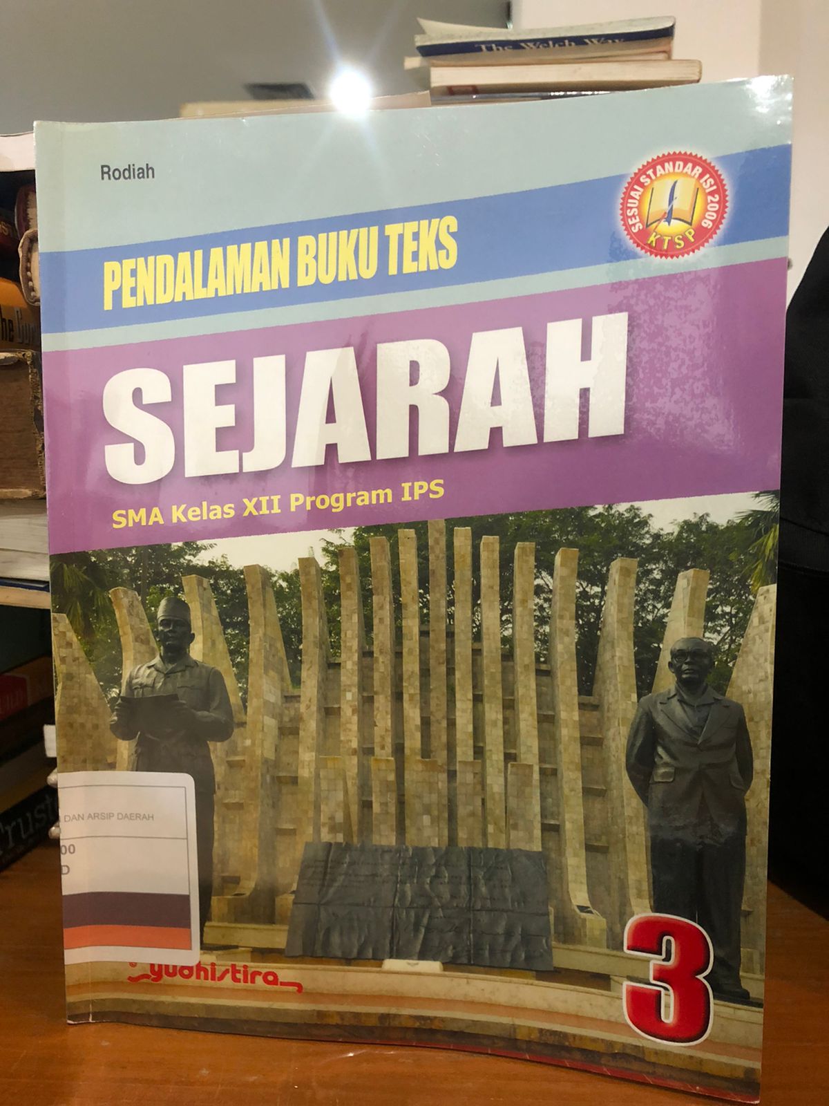 Pendalaman Buku Teks Sejarah 3 : SMA Kelas XII Program IPS