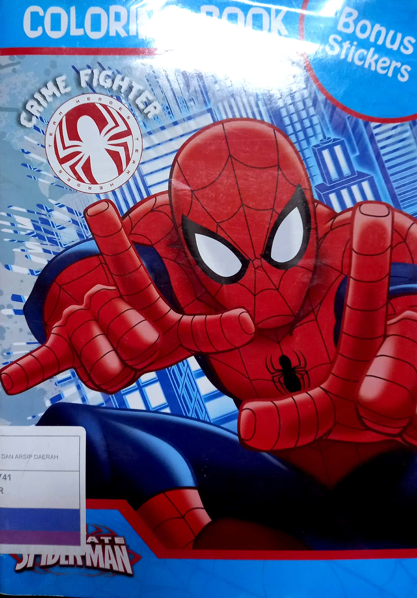 Coloring book : crime fighter ultimate spiderman