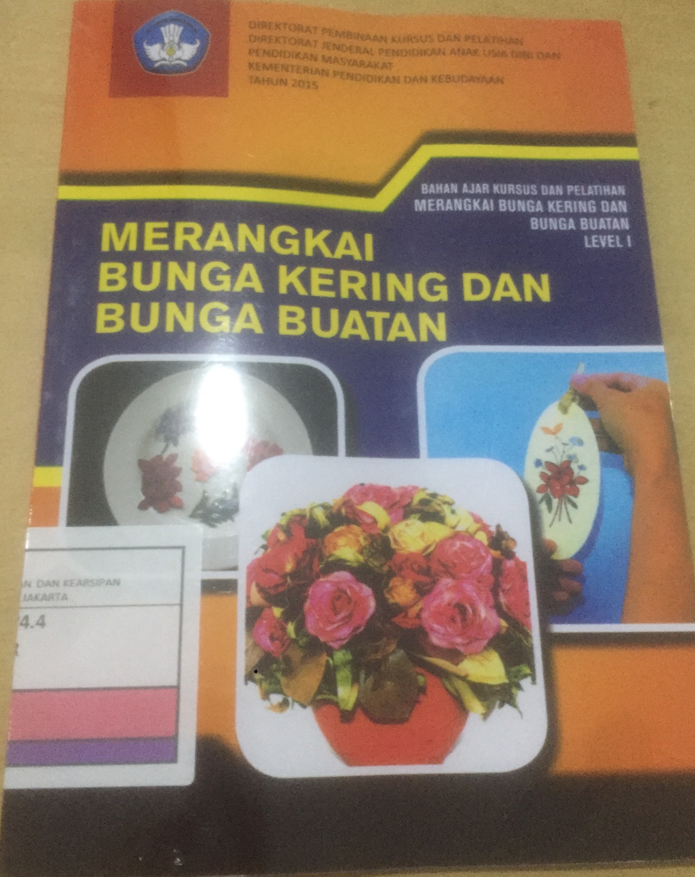 Bahan Ajar Kursus dan Pelatihan Merangkai Bunga Kering dan Bunga Buatan Level I : Merangkai Bunga Kering dan Bunga Buatan