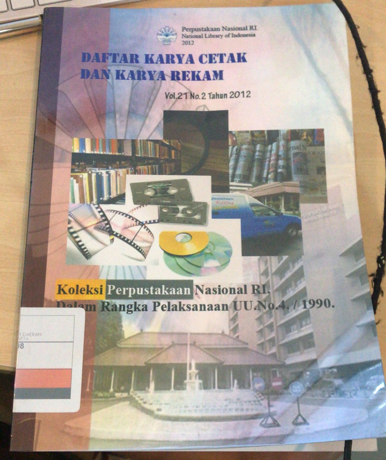 Daftar Karya Cetak dan Karya Rekam Vol 21 No. 2 Tahun 2012 : Koleksi Perpustakaan Nasional RI Dalam Rangka Pelaksanaan UU No.4./1990