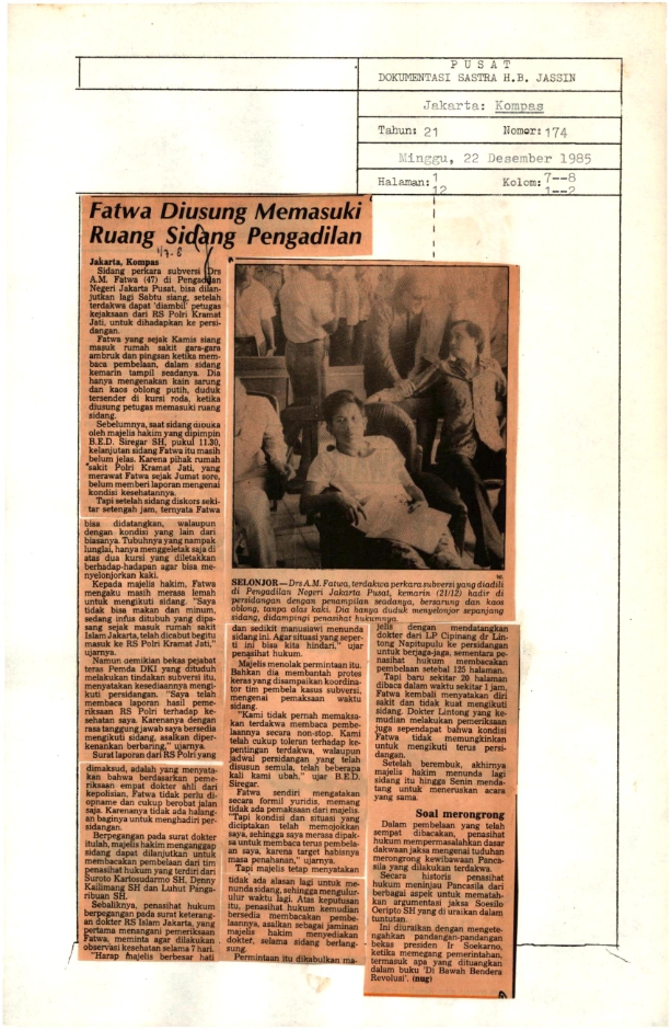 Fatwa diusung memasuki ruang sidang pengadilan