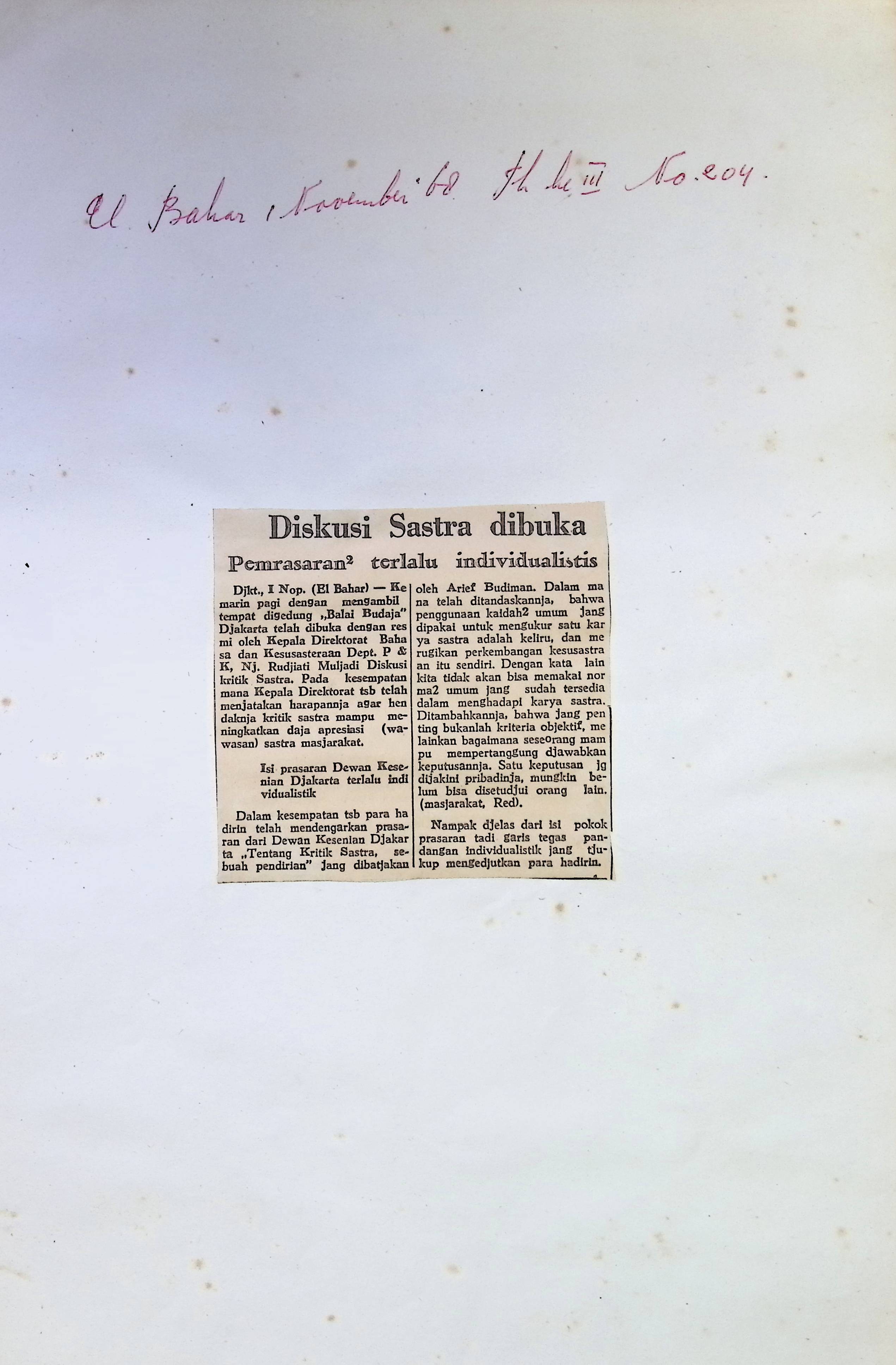 Diskusi sastra dibuka.Pemrasaran-pemrasaran terlalu individualistis