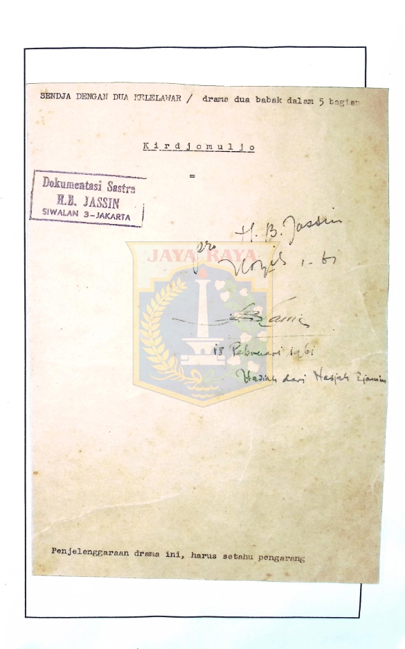 Drama, senja dengan dua kelelawar