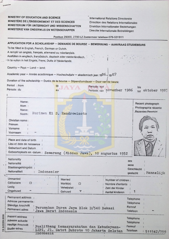 Surat-surat permohonan Nurinwa Ki S. Hendrowinoto untuk beasiswa ke Paris
